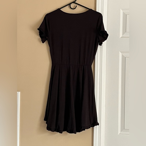 Rue21 Vneck Black Short Sleeve Mini Dress - Picture 2 of 3